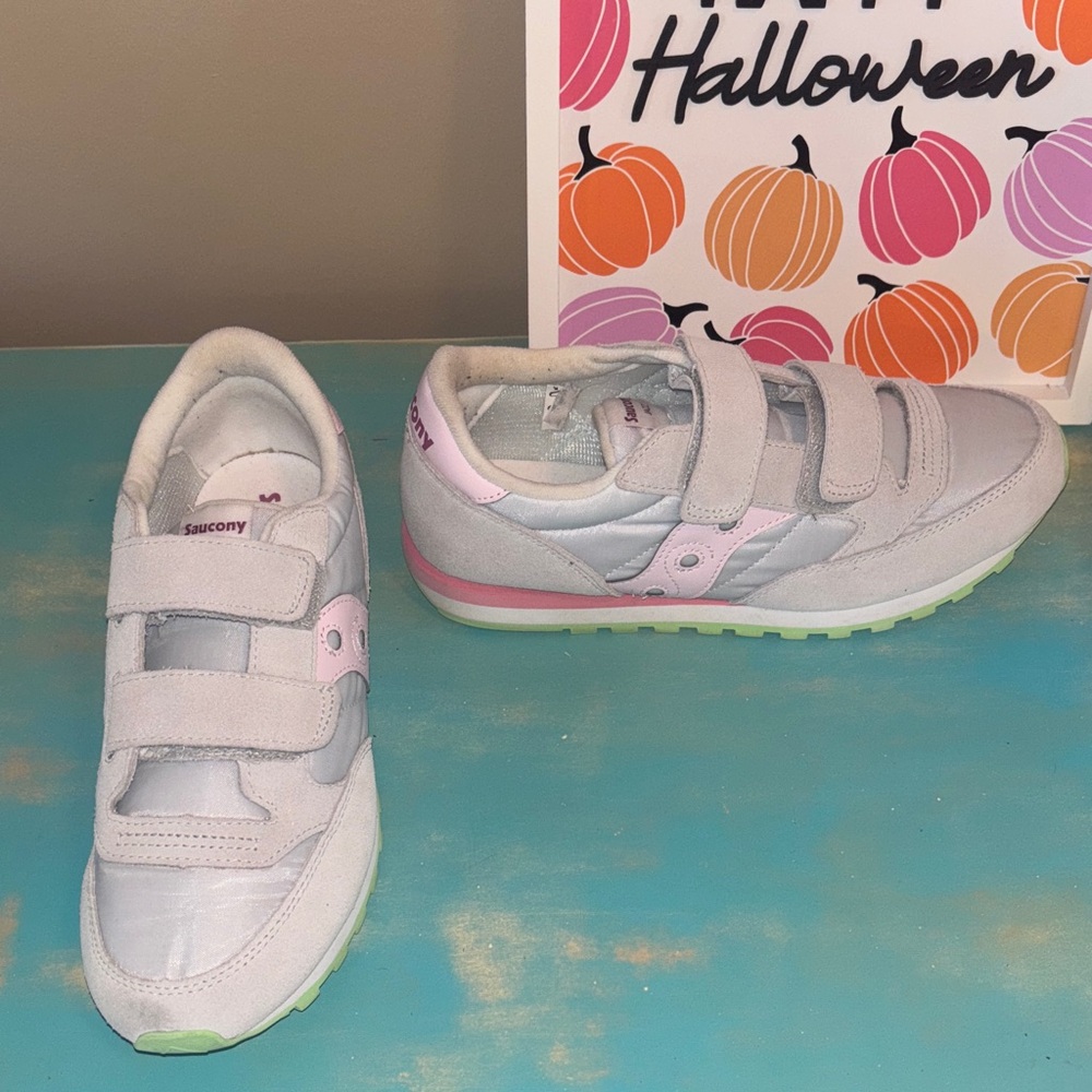 Saucony Kids' Light Gray and Pink Sneakers